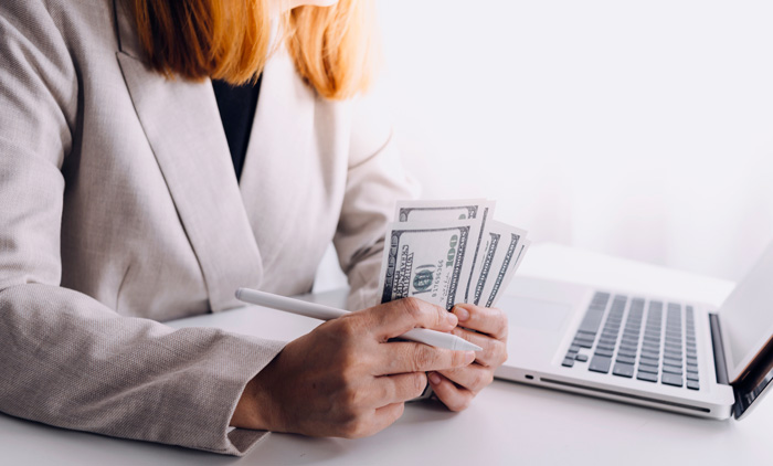 Women make money with the Crypto Ultimatum System. Women make money with the Crypto Ultimatum System.