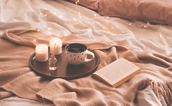 Scented candles for writers create a gentle environment.